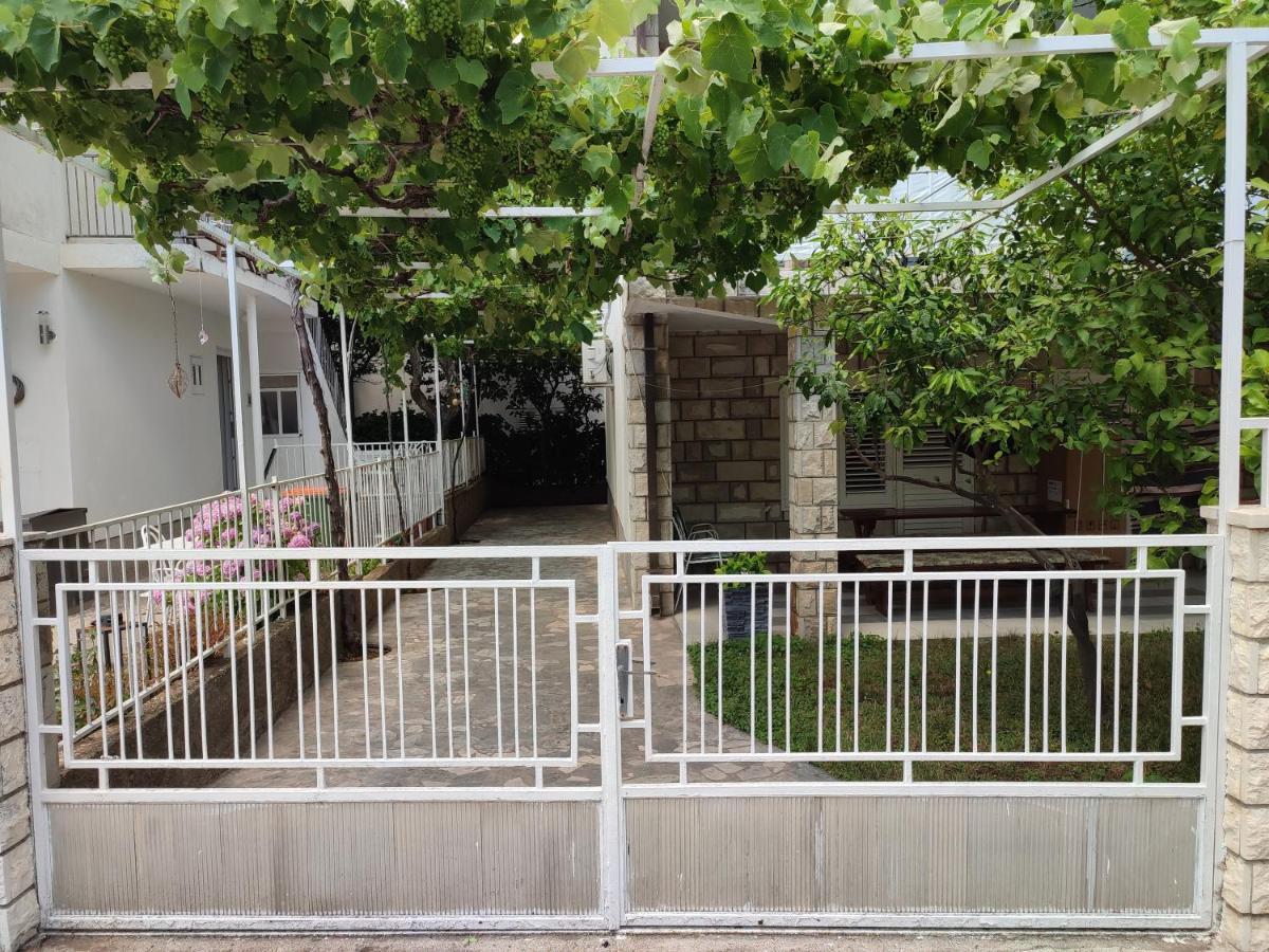 Apartments By The Sea Podaca, Makarska - 2576 מראה חיצוני תמונה